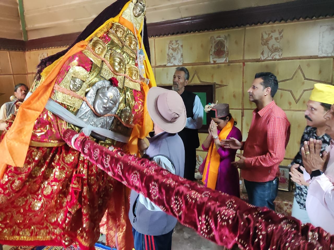 अपराजिता ने विक्रमादित्य की जीत के लिए ब्रांदली देवता से मांगी मन्नत