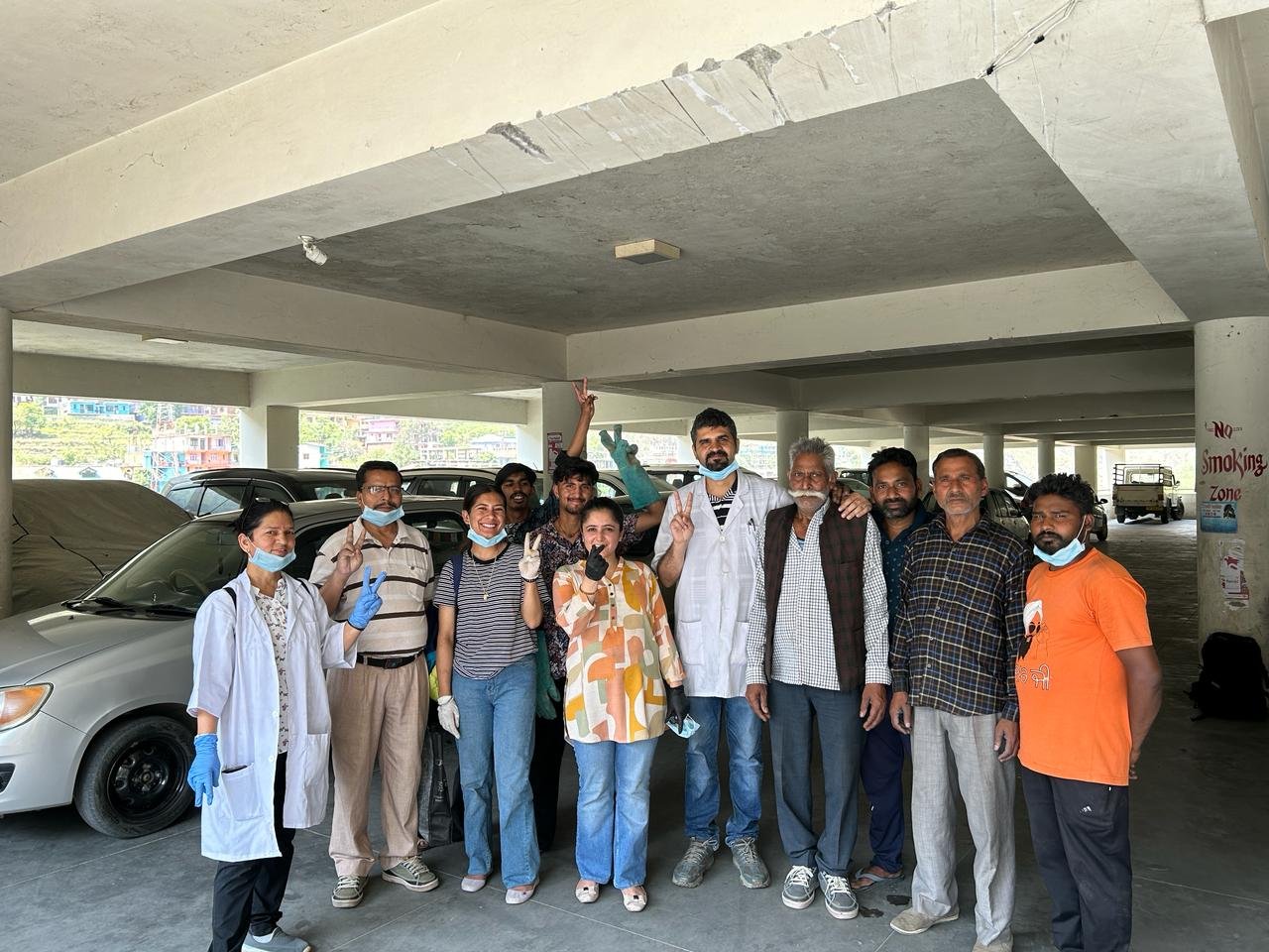 रामपुर बाज़ार, शीशमहल तथा इन्दिरा मर्केट में लावारिस कुत्तों को लगाये एंटी रेबीज टीके।