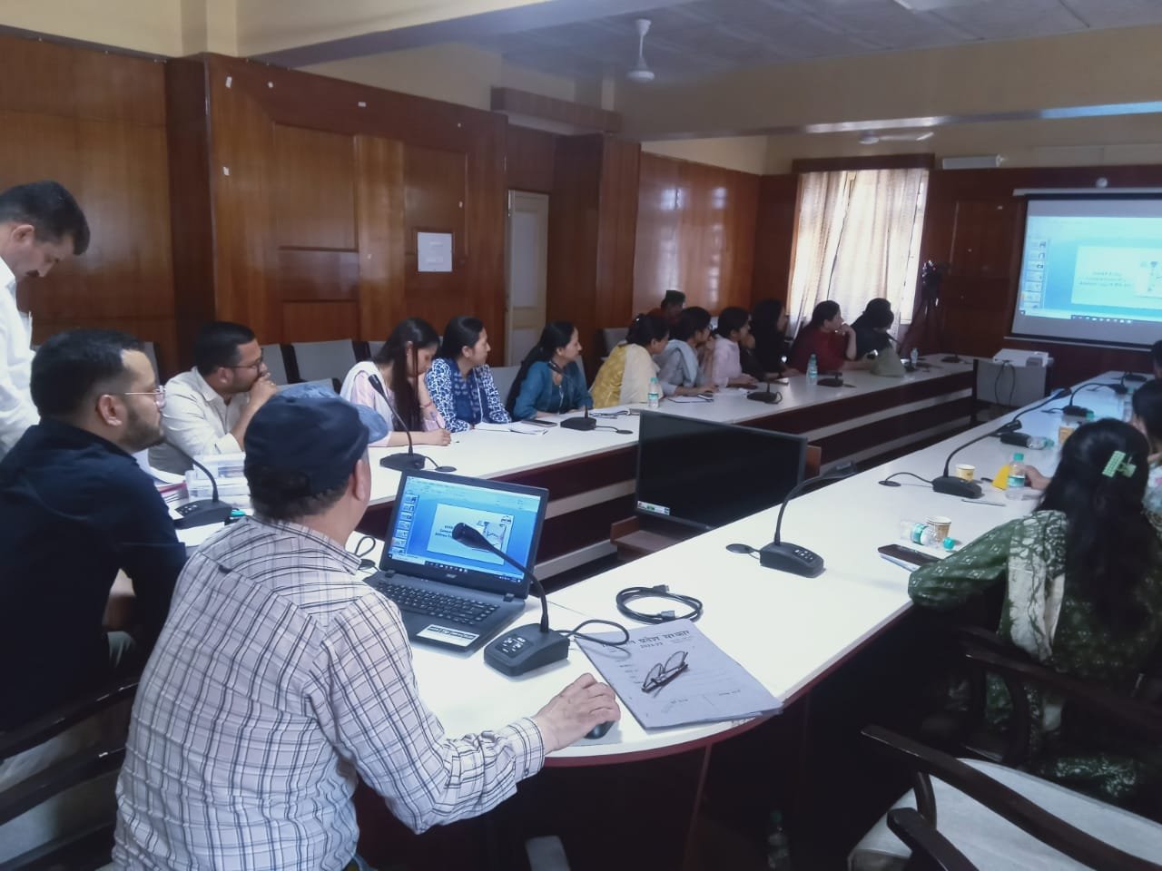 महिला बूथ, युवा बूथ व शारीरिक रूप से अक्षम मतदाताओं के लिए स्थापित बूथ के के बारे में विशेष प्रशिक्षण