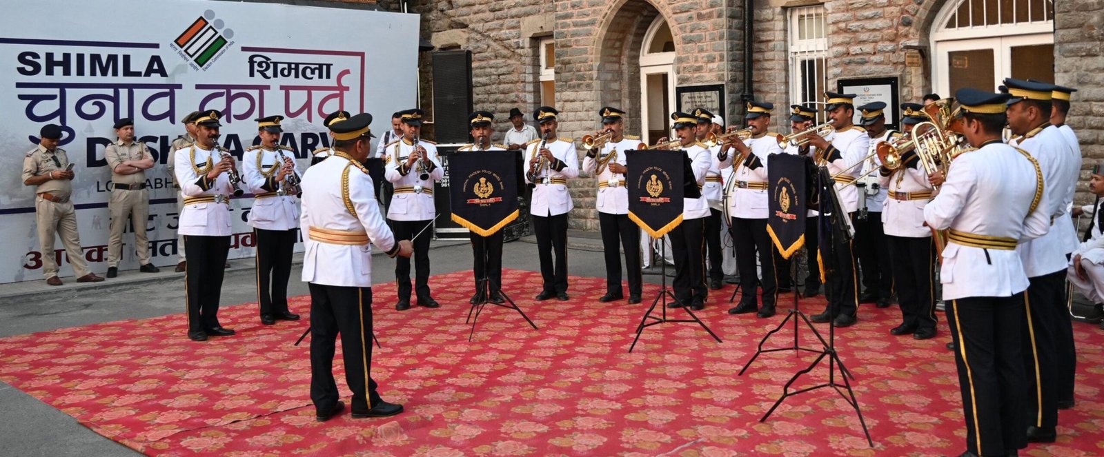 मॉल रोड पर स्वीप गतिविधि का आयोजन