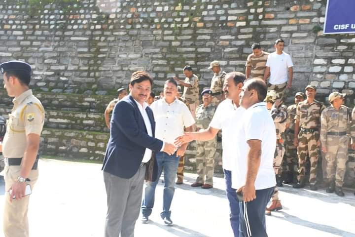 डीसी और एसपी ने सीआईएसएफ यूनिट का दौरा कर राहत एवं बचाव कार्यों के लिए जताया आभार