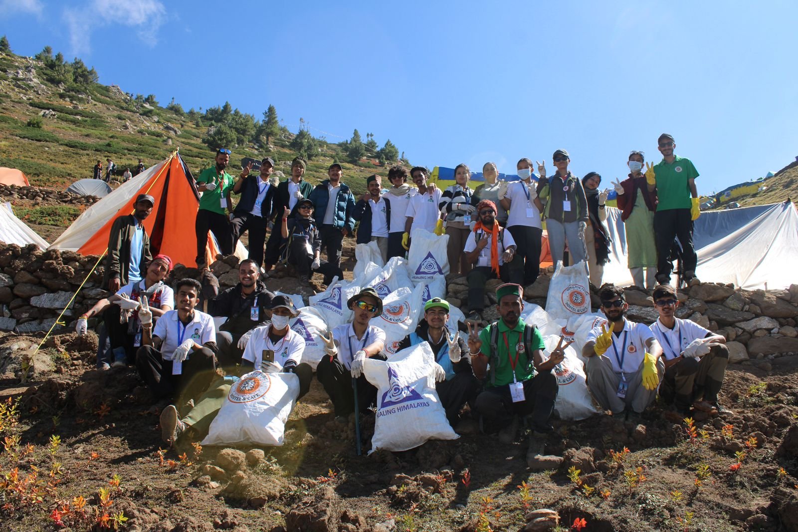 हिमालयन ट्राइब फाउंडेशन व हीलिंग हिमालयाज ने मिलकर किया किन्नौर कैलाश यात्रा का क्लीन अप आयोजन