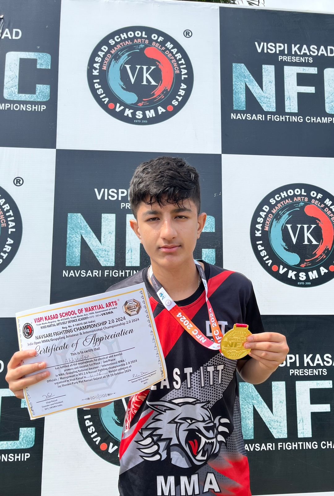 चौपाल के अभ्युदय चंदेल ने MMA नैशनल ओपन प्रतियोगिता में 50 कि0ग्रा0 भार वर्ग में जीता गोल्ड मैडल