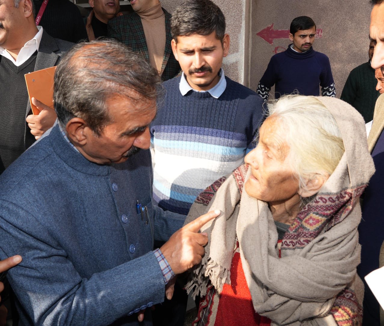 मुख्यमंत्री ने कन्या व बाल स्कूल धर्मशाला का किया निरीक्षण