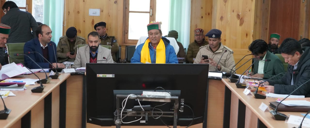 राजस्व मंत्री ने जिला स्तरीय विकास योजना एवं 20-सूत्रीय कार्यक्रम समिति की बैठक की