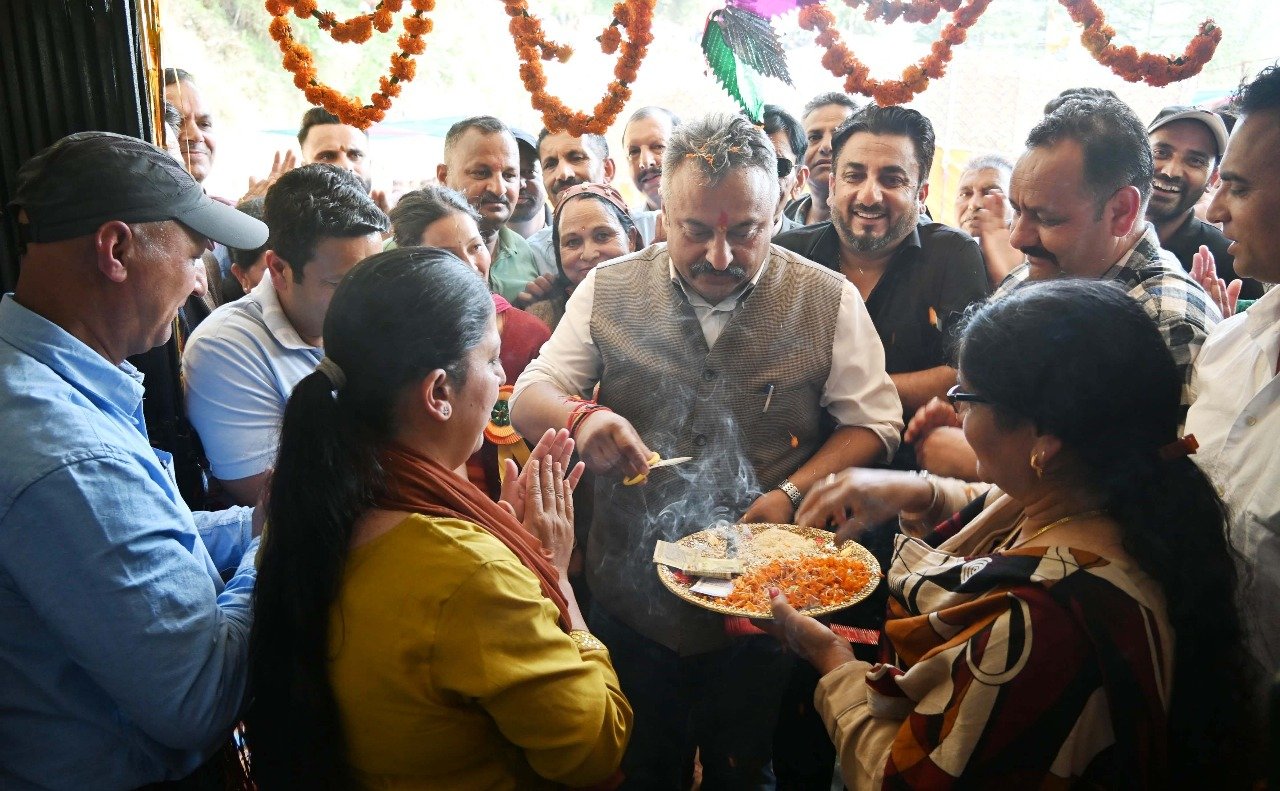 जुब्बल-कोटखाई बन रहा विकास का मॉडल, 400 करोड़ से बन रही नई सड़कें: रोहित ठाकुर