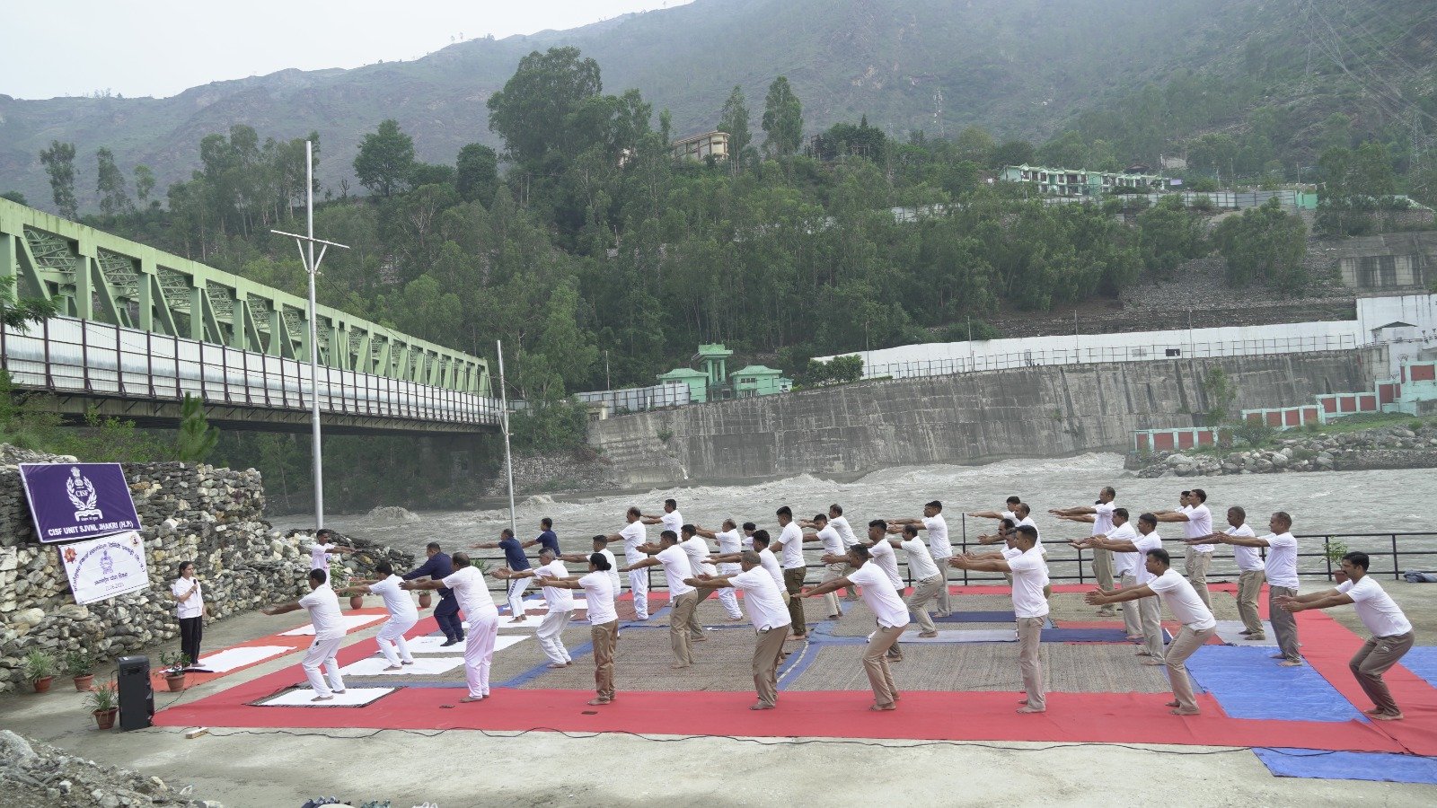 सीआईएसएफ यूनिट एसजेवीएनएल झाकड़ी में अंतरराष्ट्रीय योग दिवस मनाया गया, जवानों ने लिया निरोग जीवन का संकल्प