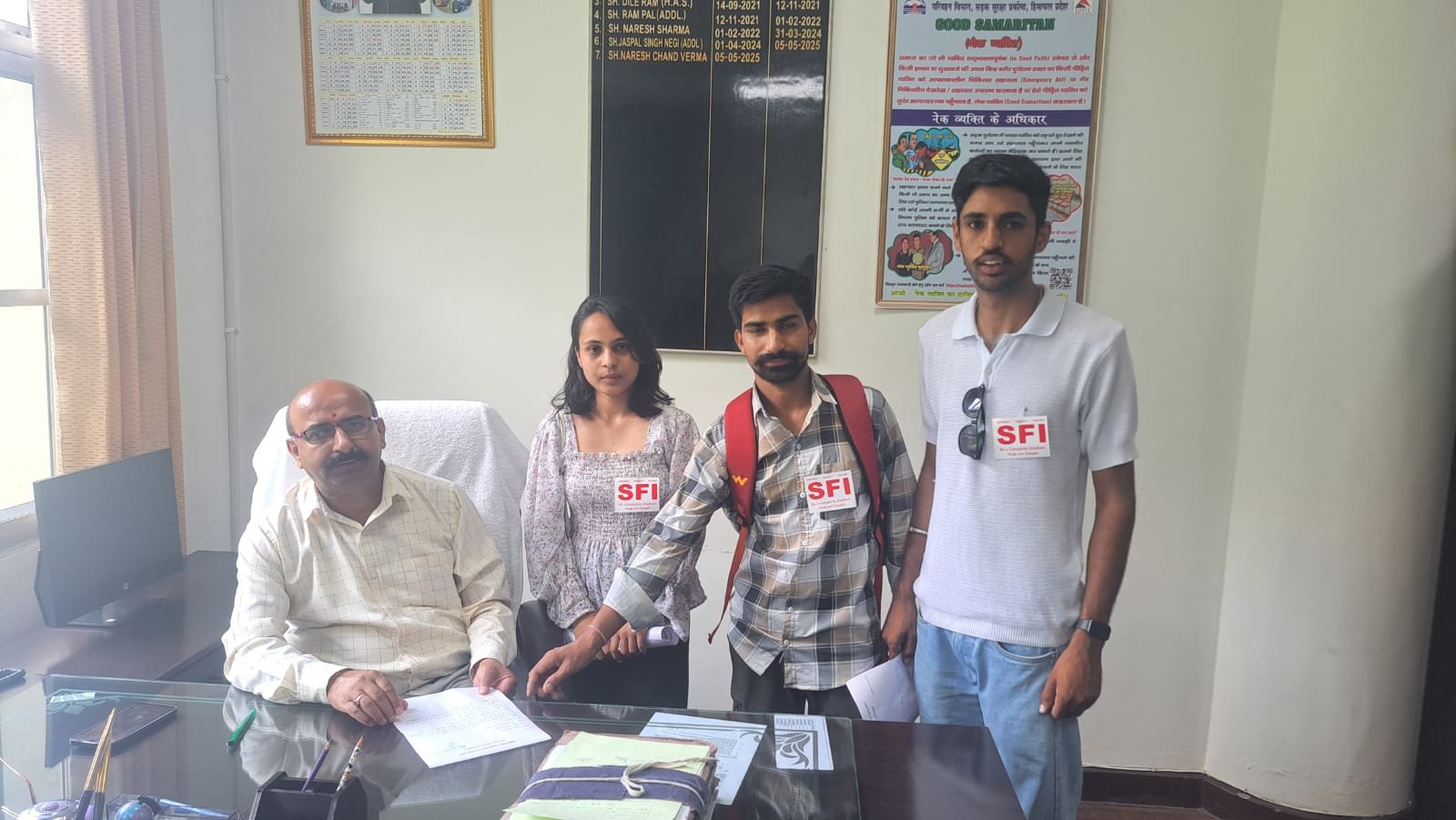 रामपुर बस स्टैंड में खराब सुविधाओं पर एसएफआई का विरोध प्रदर्शन, आरटीओ को सौंपा ज्ञापन