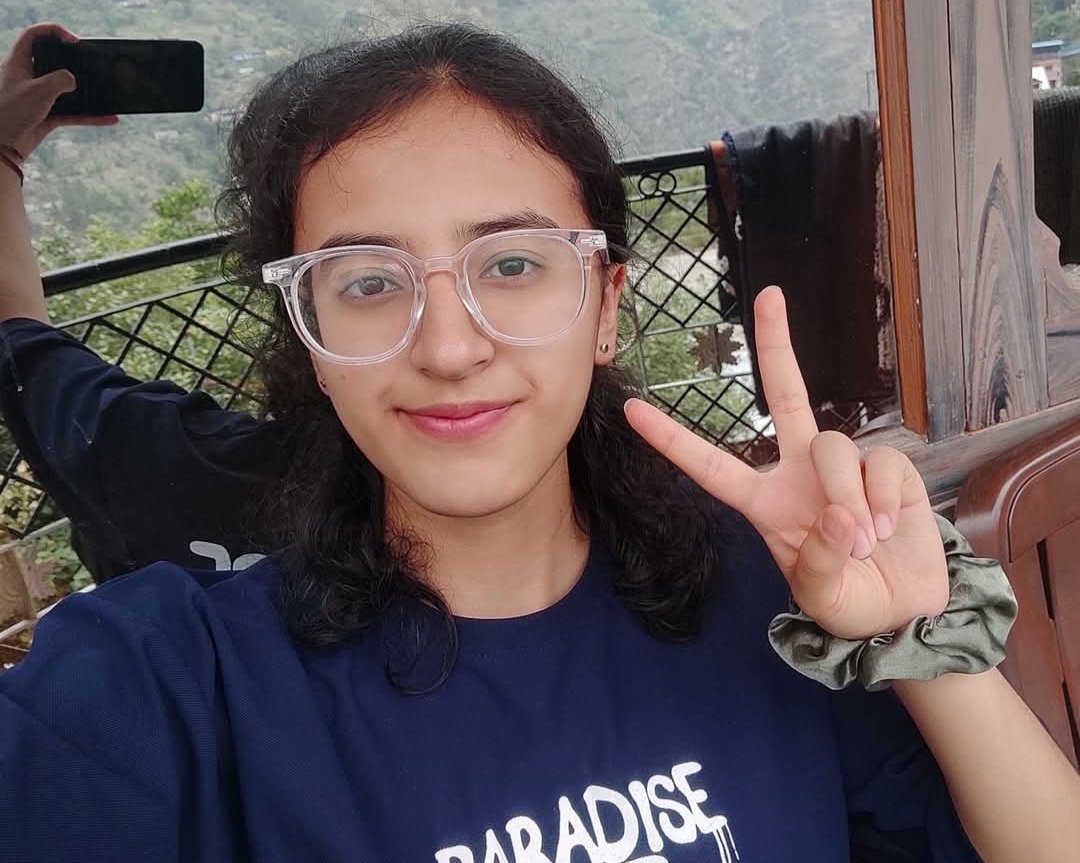 रामपुर की बेटी आरोही नेगी ने NEET में हासिल की बड़ी कामयाबी, ST कैटेगरी में ऑल इंडिया रैंक 327