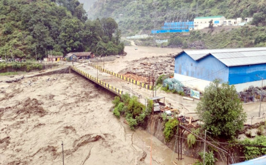 Cloudbursts Trigger Devastation in Kullu: Flash Floods Hit 4 Locations, Homes Damaged, Vehicles Swept Away