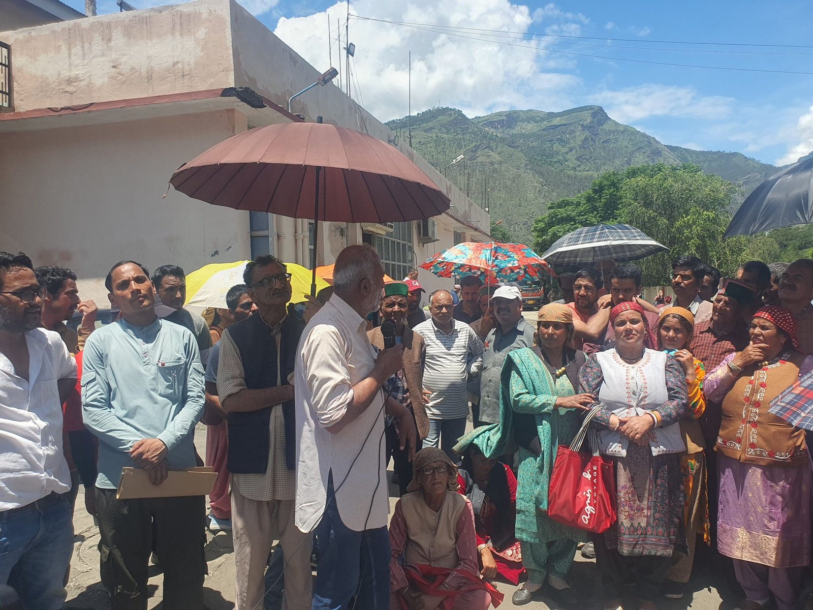 Milk Producers Protest at Dattanagar Plant: Demand Fair Prices and Timely Payments