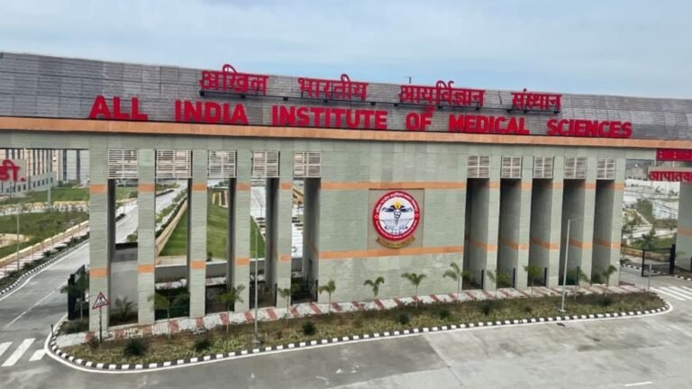 Himachal News :खतरनाक सांपों के जहर का असरदार तोड़ खोजेगा एम्स बिलासपुर, एंटीवेनम पर शुरू होगा विशेष शोध – Aiims Bilaspur Snake Venom Antivenom Research Big Four Snakes