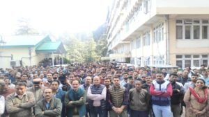 Shimla:बिजली बोर्ड कर्मचारियों ने दी विधानसभा घेराव की चेतावनी, प्रबंधन को दिया 21 दिन का नोटिस – Hp Electricity Board Employees Threaten To Lay Siege To The Legislative Assembly; Serve 21 Day Notice To The M
