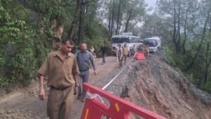 हिमाचल प्रदेश:पहाड़ी से पत्थर गिरने से दो श्रद्धालु जख्मी, मणिमहेश जाने पर आज रोक – Manimahesh Yatra Stopped Rain Pilgrims Injured Himachal Weather