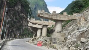 मंडी:दवाड़ा फ्लाईओवर के तीन पिलर नए सिरे से बनेंगे, झलोगी टनल का मुहाना 300 मीटर आगे करने की तैयारी – Dawara Flyover Three Pillars Reconstruction Jhalogi Tunnel Muhana Shift