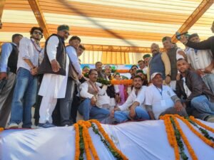 वीरभद्र सिंह की जन्मस्थली सराहन में प्रतिमा का अनावरण, विकास की विरासत को किया याद