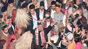 शिमला:भटवाड़ी और काशापाट में नाटी के रंग में रंगे सीएम, रोहड़ू जाना मेरी आमिये… भी गाया, देखें वीडियो – Cm Sukhvinder Sukhu Was Immersed In The Dance Of Bhatwadi Rohru, And Also Sang “rohru Jaana Meri Ammiye…”
