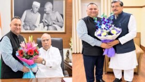 राजनीति:मल्लिकार्जुन खरगे और केसी वेणुगोपाल से मिले विनय कुमार, संगठनात्मक कार्यों पर की चर्चा – Politics: Vinay Kumar Met Mallikarjun Kharge And Kc Venugopal; Discussed Organizational Matters.