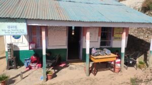 हिमाचल के हाल:13 साल से भवन का इंतजार, कुल्लू के इस मिडिल स्कूल में एक कमरे में चलती हैं तीन कक्षाएं – Dhamah Middle School Kullu No Building No Budget 13 Years