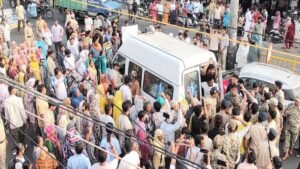 ऊना:जच्चा-बच्चा की मौत पर फिर भड़के परिजन, लालबत्ती चौक किया जाम, महिला डॉक्टर को निलंबित करने की मांग – Una: Kin Outraged Again Over Deaths Of Mother And Newborn; Staged A Road Blockade At Lalbatti Chowk